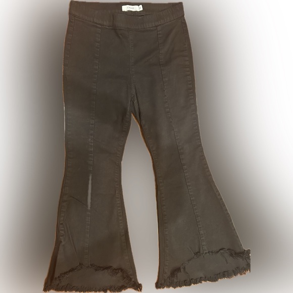 Cello Pants - Woman's pull on Cello Black Flared raw hem jeans size Medium